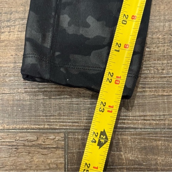 Spanx Faux Leather Camo Leggings Matte Black Womens Size S Cropped - Picture 12 of 12